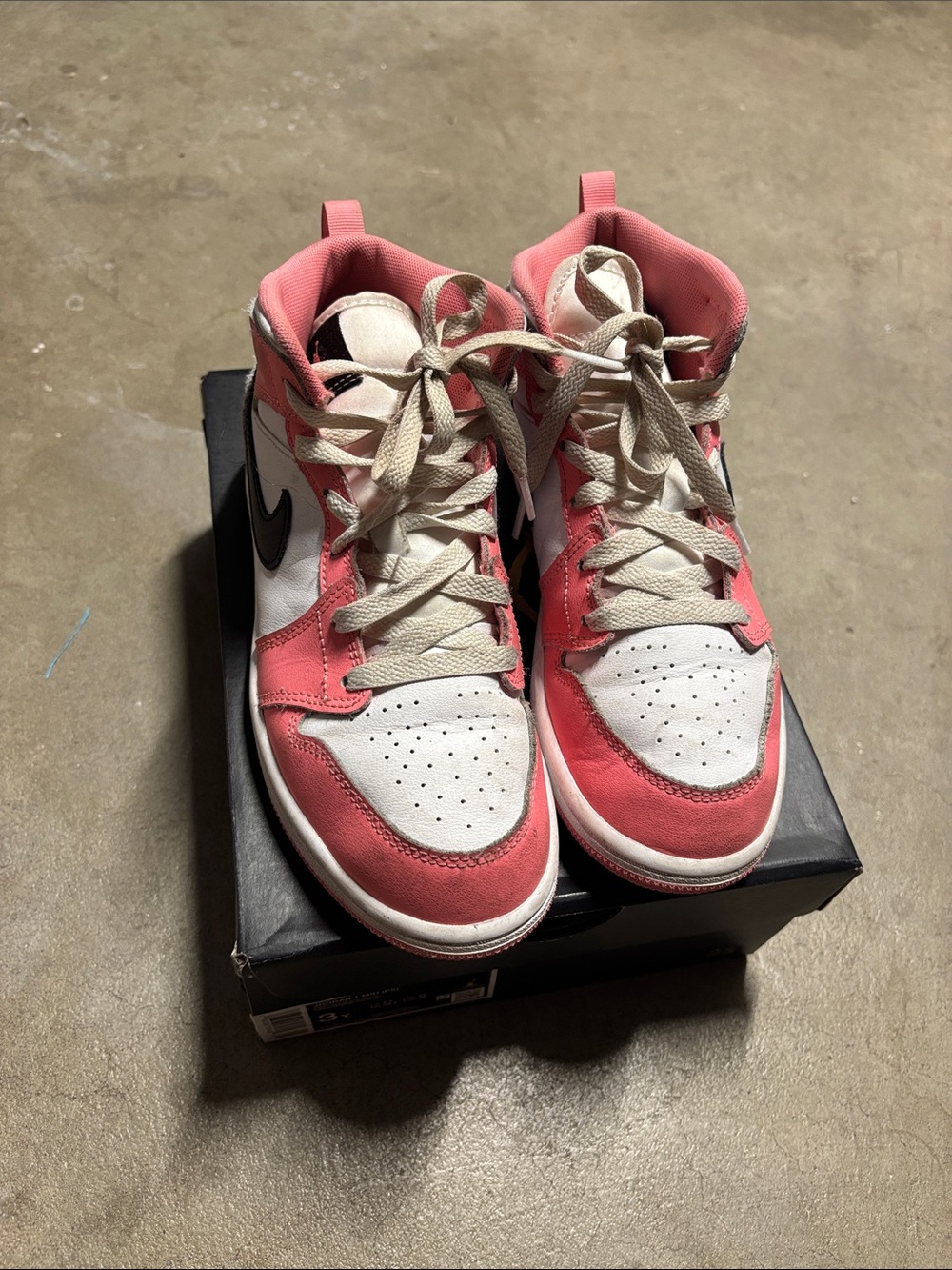 Nike Jordan 1 Mid shoes